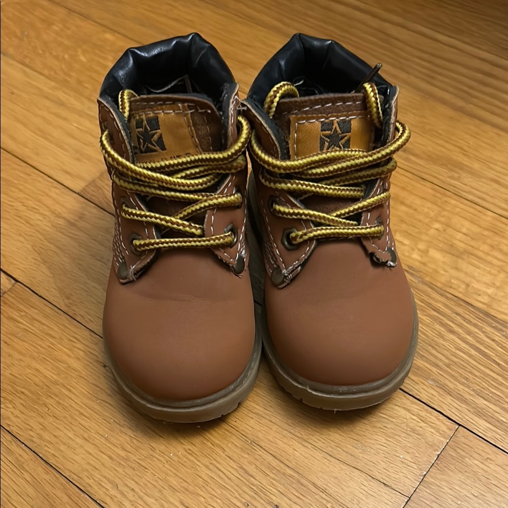 NWOT Kids Brown Boots
